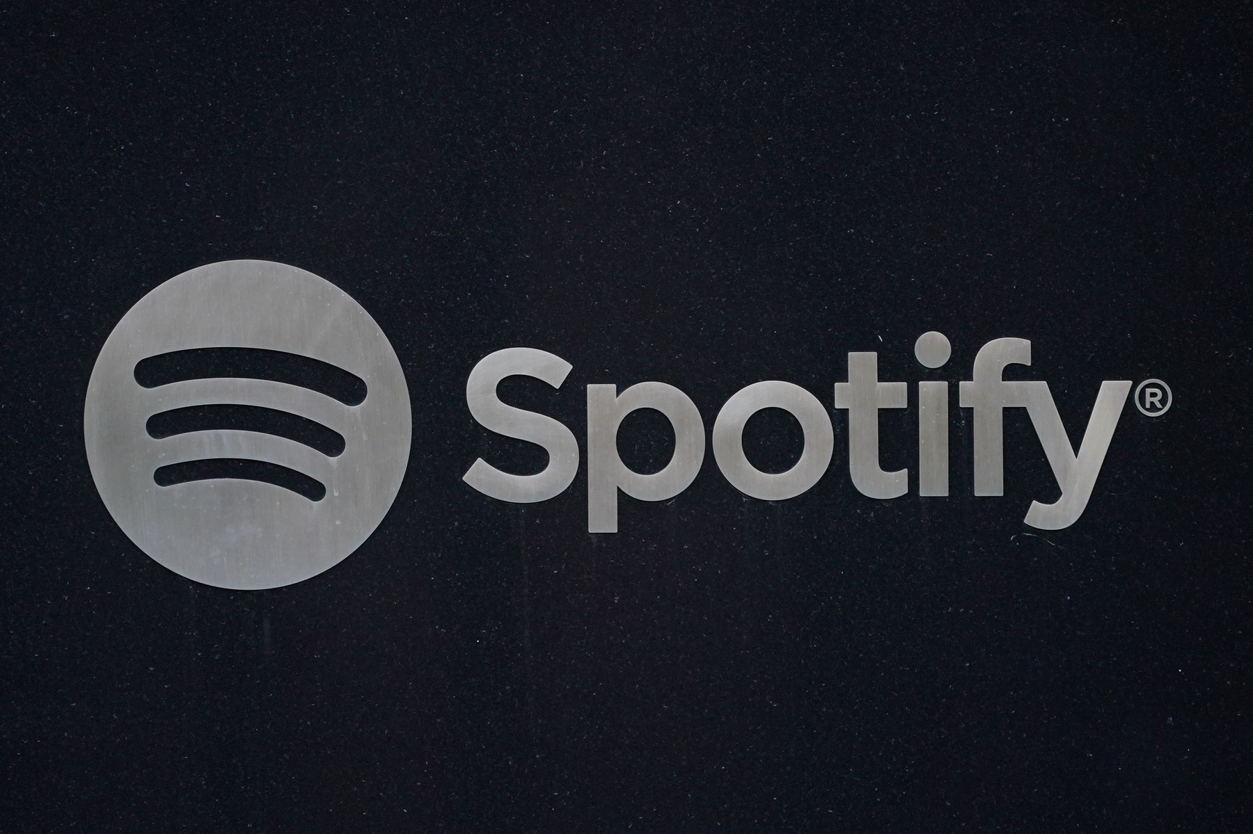 Topul celor mai difuzați artiști pe Spotify. Surpriza anului 2020 nu vine din SUA