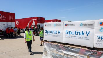 Rusia autorizează vaccinul Sputnik V pentru persoanele de peste 60 de ani. Țara a depășit 3 milioane de cazuri de Covid-19