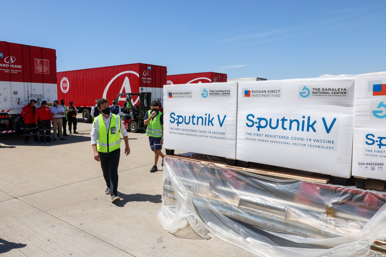 Rusia autorizează vaccinul Sputnik V pentru persoanele de peste 60 de ani. Țara a depășit 3 milioane de cazuri de Covid-19