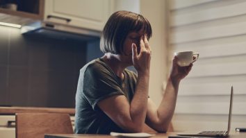 Un angajat din patru s-a stresat dublu la serviciu, în pandemie, arată un sondaj. Cei mai mulți simt teamă și sunt epuizați