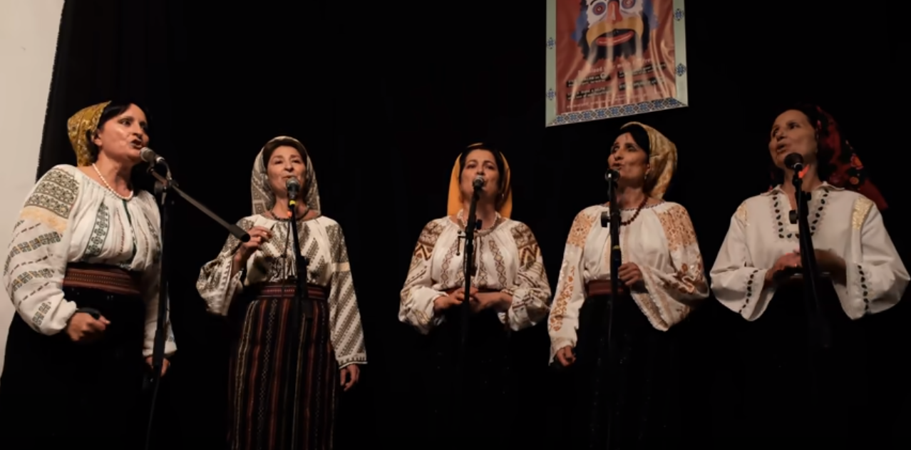 Colinde vechi, dar noi. Colaborarea dintre Surorile Osoianu și Subcarpați a dus folclorul la un alt nivel