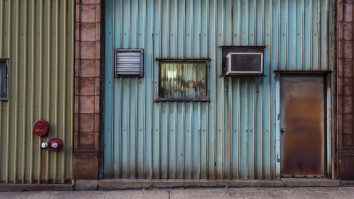 21 de imigranți ținuți într-o cameră secretă și obligați să muncească au fost descoperiți de Poliția spaniolă