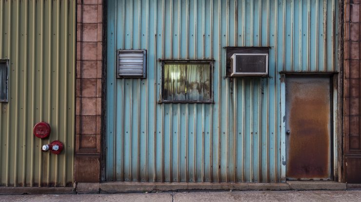 21 de imigranți ținuți într-o cameră secretă și obligați să muncească au fost descoperiți de Poliția spaniolă