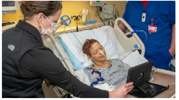 Imagini impresionante: Pacienții americani, bolnavi de COVID-19, își iau rămas bun de la cei dragi prin Zoom