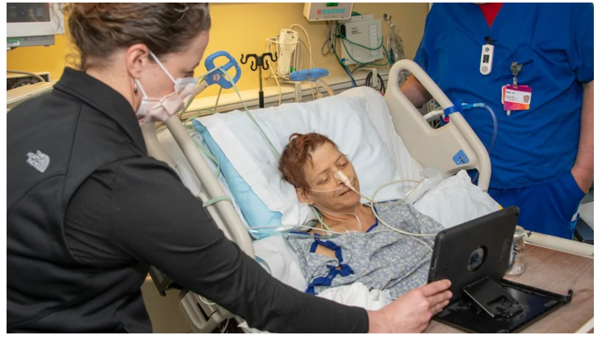 Imagini impresionante: Pacienții americani, bolnavi de COVID-19, își iau rămas bun de la cei dragi prin Zoom