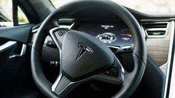 Tesla suspendă temporar producția modelelor S și X. De ce a luat această decizie