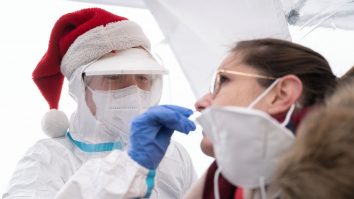 Autoritățile anunță că evoluția răspândirii virusului este pe o pantă descendentă. Ce restricții sunt încă în vigoare