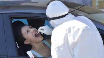 Testare COVID gratuită, timp de o lună, pentru cetățenii din Cehia care vor să vadă dacă sunt infectați