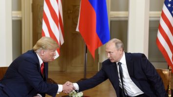 The Guardian: Vladimir Putin ar fi autorizat personal o operațiune a serviciilor secrete pentru a-l susține pe Donald Trump