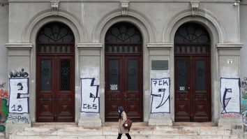 Universitățile cer taxe mai mari, chiar dacă toate cursurile se desfășoară online. Care sunt nemulțumirile studenților