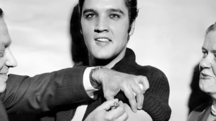 Vaccinarea personalităților, un imbold pentru populație? Momentul televizat din 1956 când Elvis Presley s-a vaccinat de poliomielită