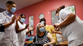 Ce i-ar putea convinge pe români să se vaccineze. Vladimir Ionaș: „Să vedem că nu există reacții adverse”