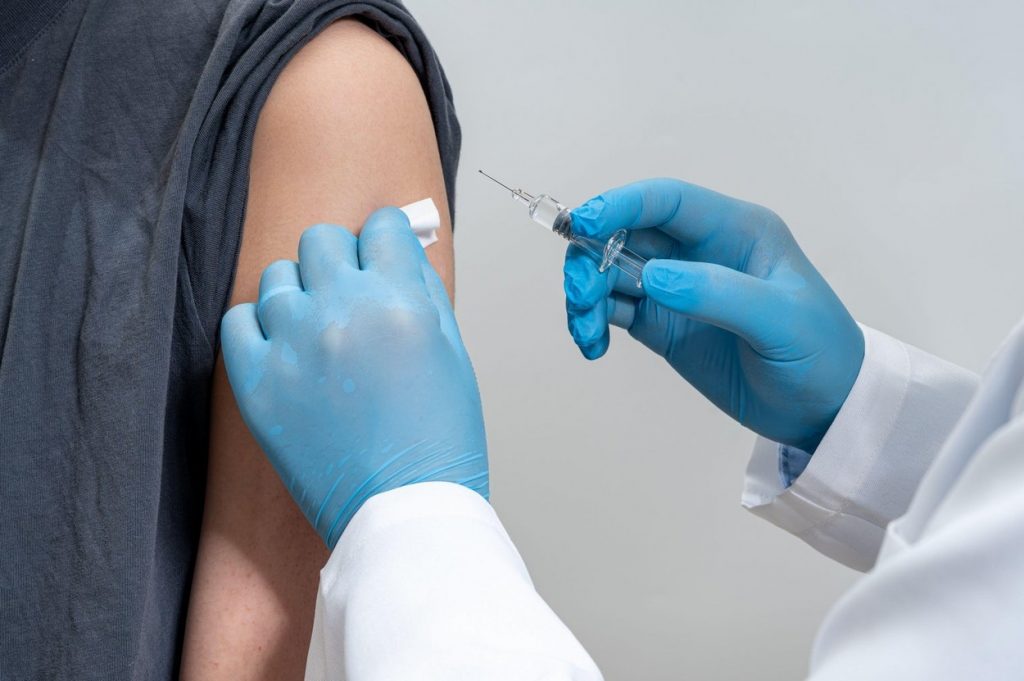 Strategia națională de vaccinare împotriva Covid-19 a fost aprobată. Anunțul făcut de Nelu Tătaru