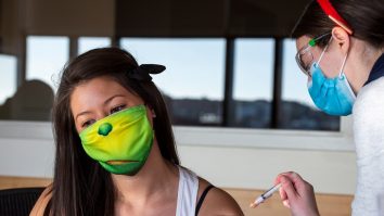 Botoxul și vaccinul Moderna nu merg mână în mână. Ce efecte pot să apară după ce te vaccinezi, dacă ai intervenții estetice