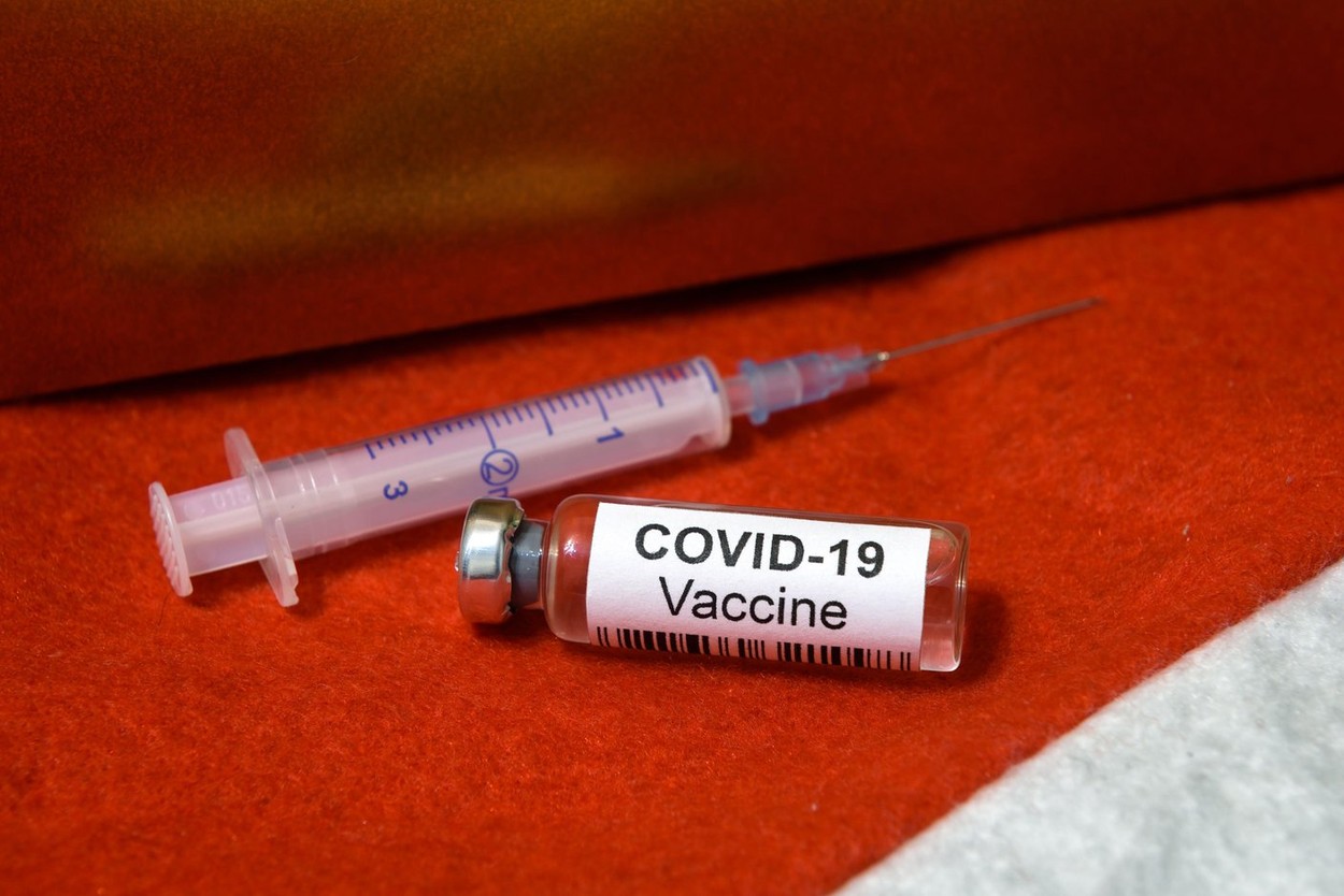 Vaccinurile false au apărut deja pe internet. Avertismentul şefei Europol