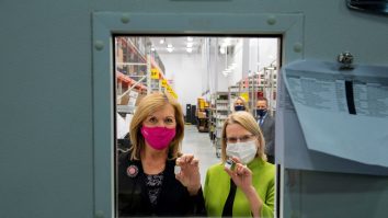 Vaccinul Pfizer/BioNTech nu a fost testat pe femeile gravide şi pe copii mai mici de 12 ani