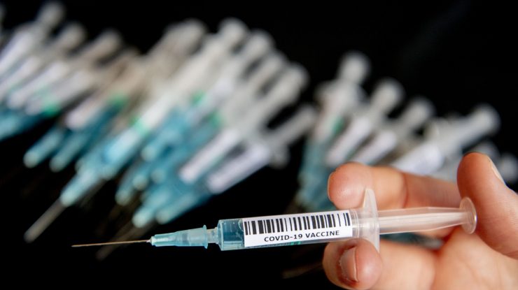 A doua țară din lume care aprobă vaccinul Covid-19 al celor de Pfizer și BioNTech