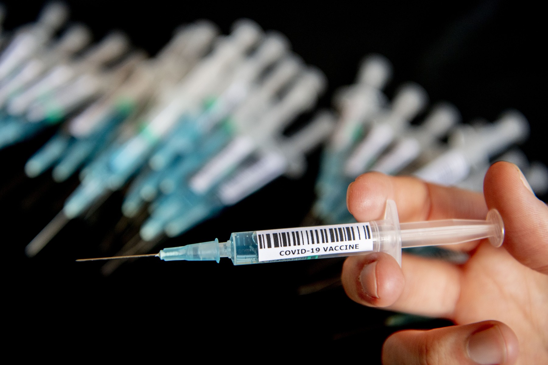 A doua țară din lume care aprobă vaccinul Covid-19 al celor de Pfizer și BioNTech