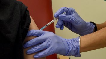 Medicul infecționist Adrian Marinescu: Nu trebuie să ne temem de reacțiile adverse la vaccinul anti Covid