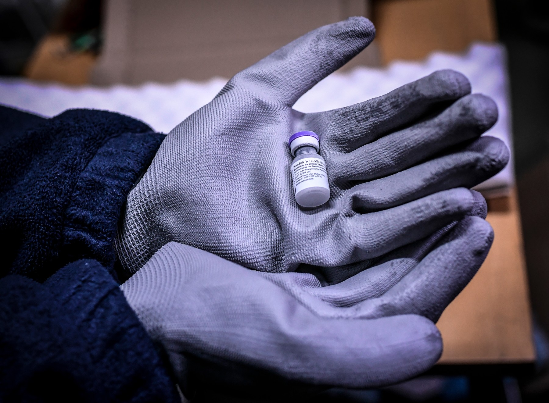 Liberté, égalité, fraternité până la vaccin. Franța a primit o cantitate aproape dublă de doze față de celelalte țări europene