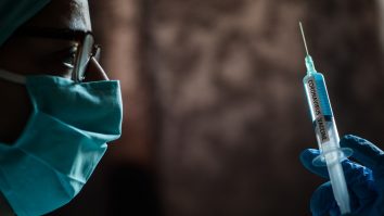 Ce spun specialiștii români despre aprobarea vaccinului Pfizer/BioNTech