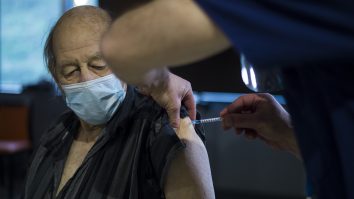 137.897 de oameni s-au vaccinat în Marea Britanie împotriva Covid în ultima săptămână