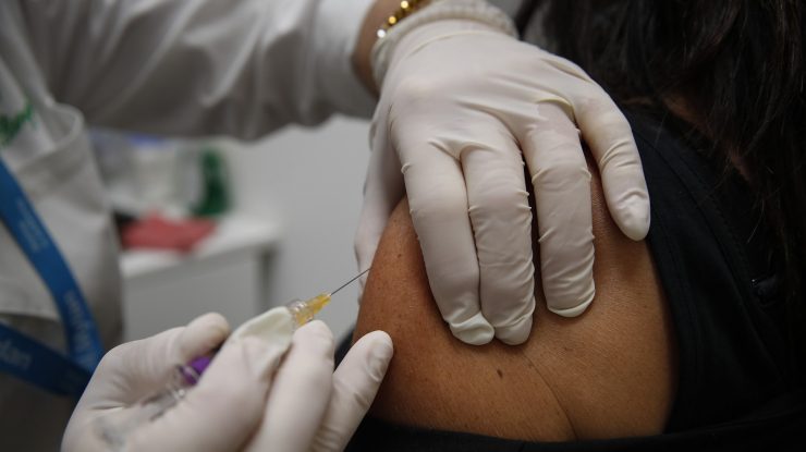 Marea Britanie va primi vaccinul Pfizer în „ore, nu zile”, spune un reprezentant englez