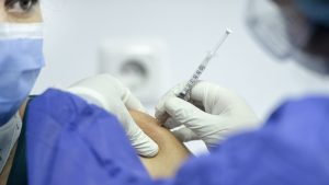 A doua tranșă de vaccin anti-COVID ajunge azi în România. 140.000 de doze vor fi distribuite în şapte oraşe. VIDEO