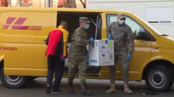 A doua tranșă de vaccin anti-COVID a ajuns azi în România. 140.000 de doze vor fi distribuite în şapte oraşe. VIDEO