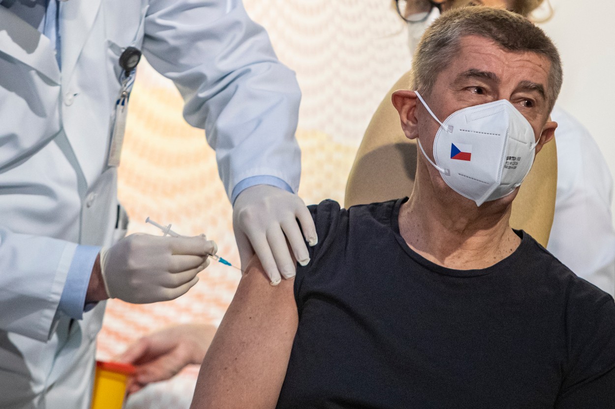 Republica Cehă a început vaccinarea. Premierul Andrej Babis, primul care a fost imunizat