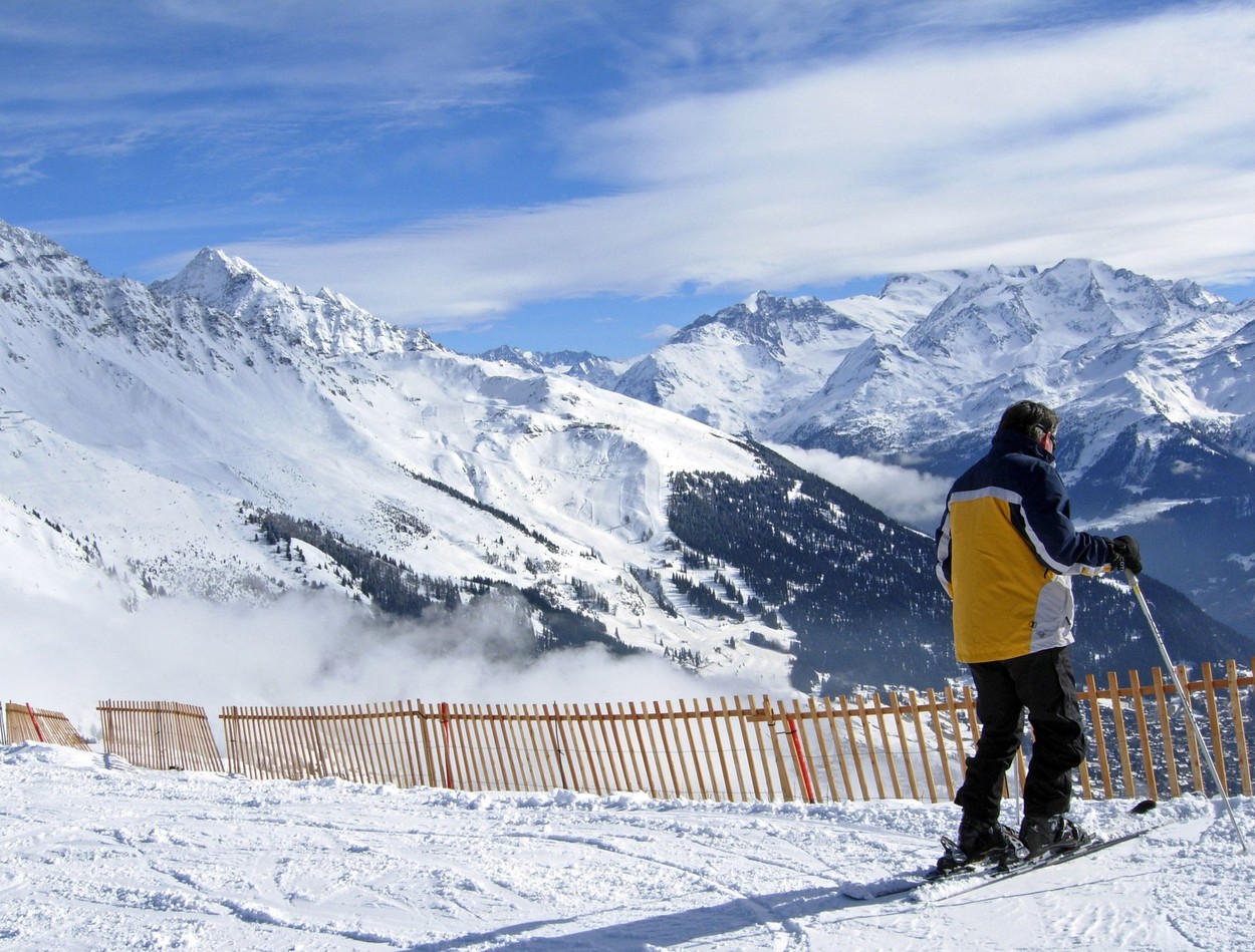 200 de turiști britanici au fugit din carantină dintr-o stațiune de schi elvețiană