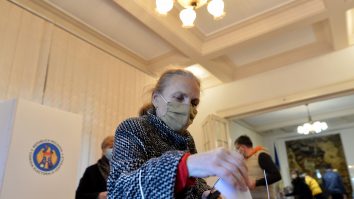 Voturile din cinci secții din Capitală vor fi renumărate