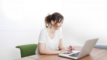 Din ce în ce mai mulți români lucrează de acasă. Ce spun experții în resurse umane