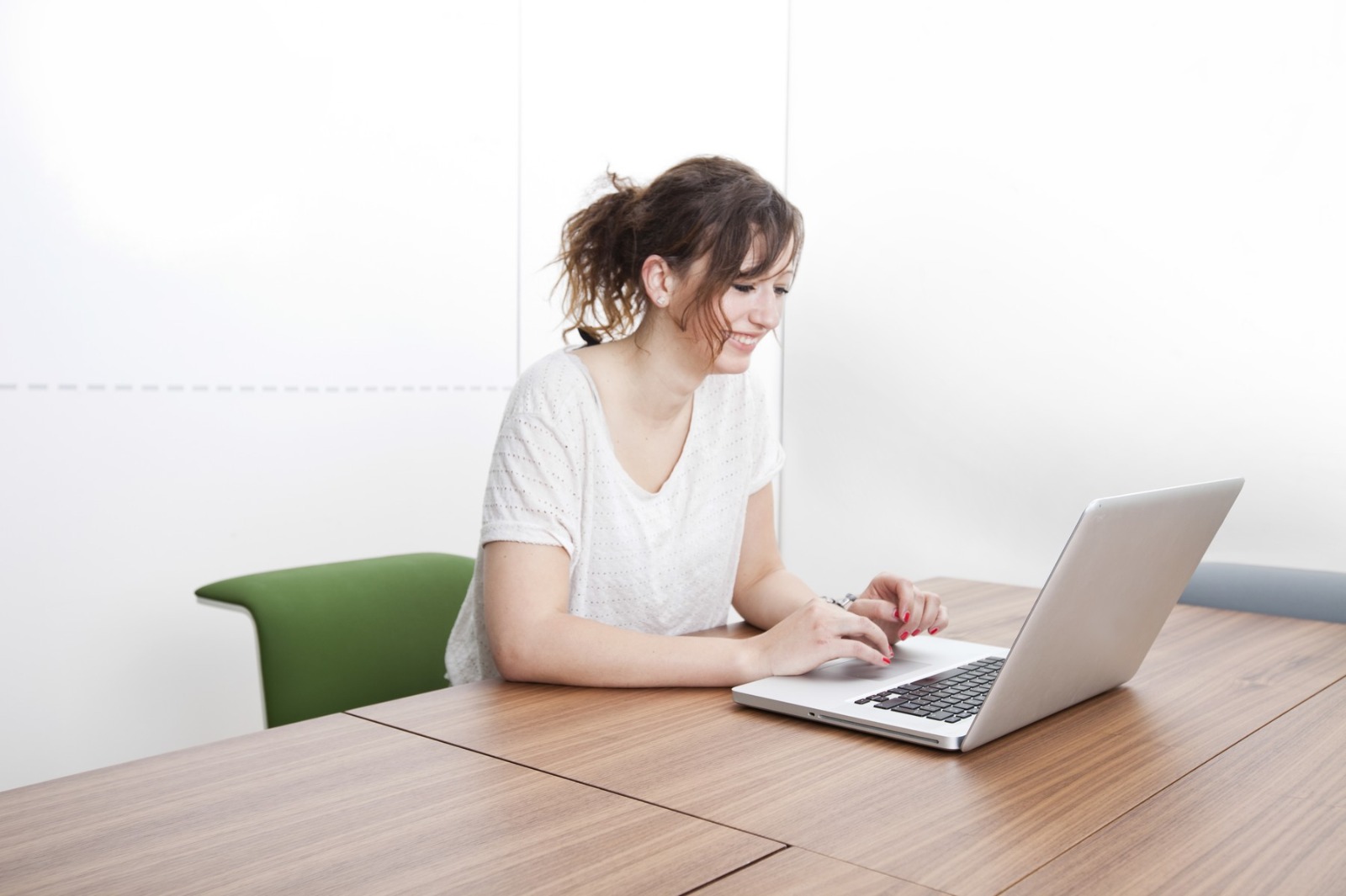 Din ce în ce mai mulți români lucrează de acasă. Ce spun experții în resurse umane