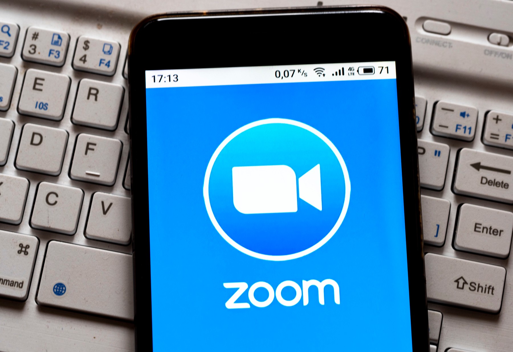 Videoconferințe nelimitate de sărbători: Zoom renunță la limita de 40 de minute. Calendarul promoției