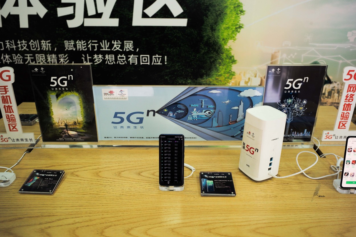 Chinezii de la ZTE au lansat un telefon care are camera selfie sub display