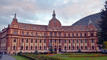 Prefectura Brașov dezminte informația conform căreia un medic a murit în urma vaccinului. „E fake-news”