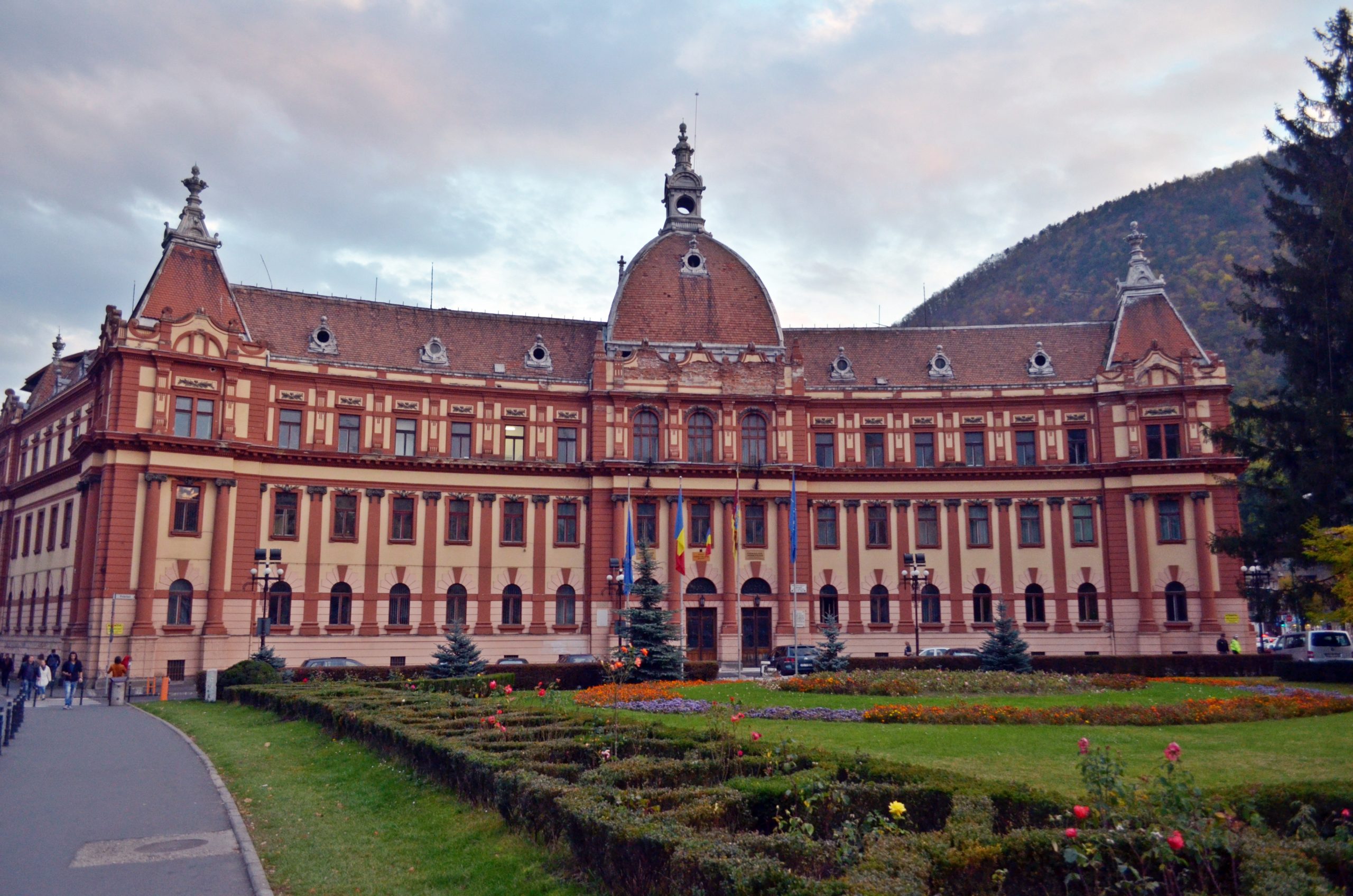 Prefectura Brașov dezminte informația conform căreia un medic a murit în urma vaccinului. „E fake-news”