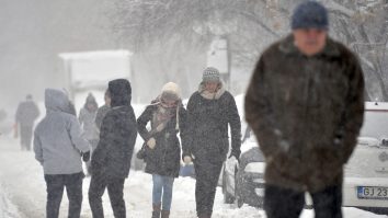 Ploi, lapoviță și ninsoare în cea mai mare parte a țării. Cod galben de viscol în 10 județe