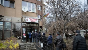 GALERIE FOTO. Cozi la taxe și impozite. Românii se înghesuie la început de an să-și plătească dările