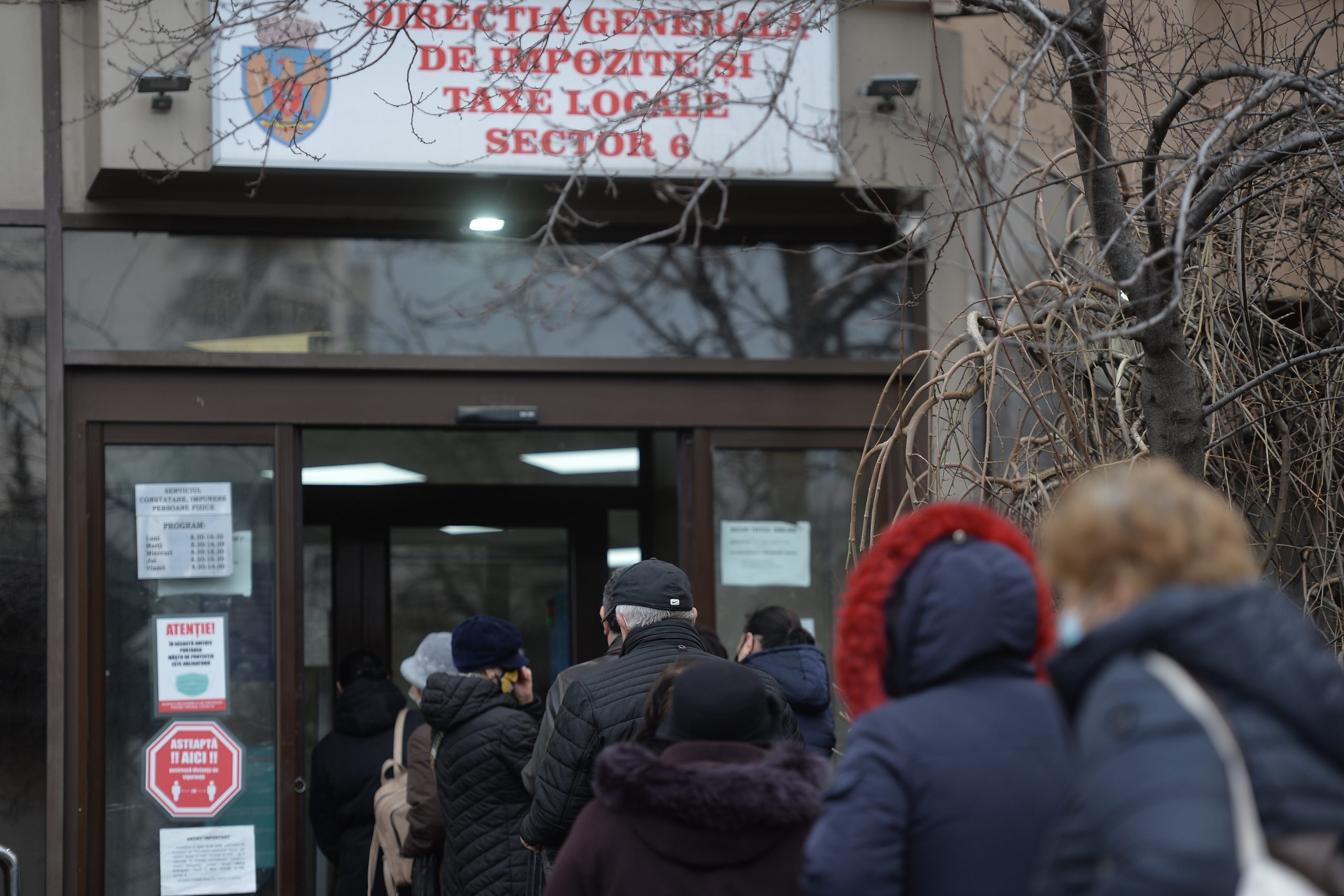 Pandemia te-a sărăcit în drepturi. Avocatul Poporului: „Cum nu eşti de acord cu retorica oficială, cum eşti suspendat”