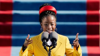 A intrat în istorie. Amanda Gorman este cea mai tânără poetă care recită la învestirea unui preşedinte american