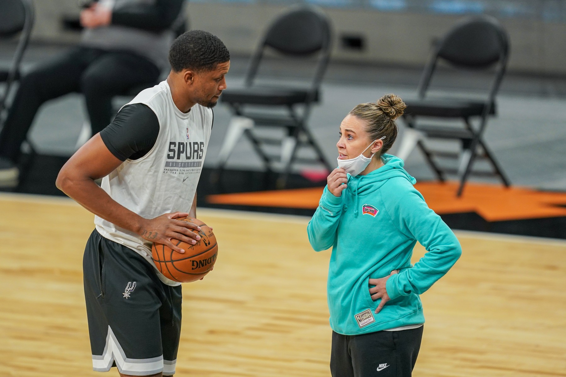 Femeile cuceresc lumea sportului. Cine sunt doamnele care au intrat în istoria NBA sau Champions League