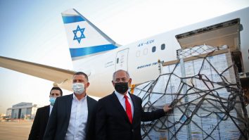 Benjamin-Netanyahu-la-aeroportul-Ben-Gurion