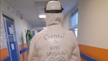 Cerere în căsătorie în vreme de Covid. Modul inedit în care un infirmier și-a cerut iubita