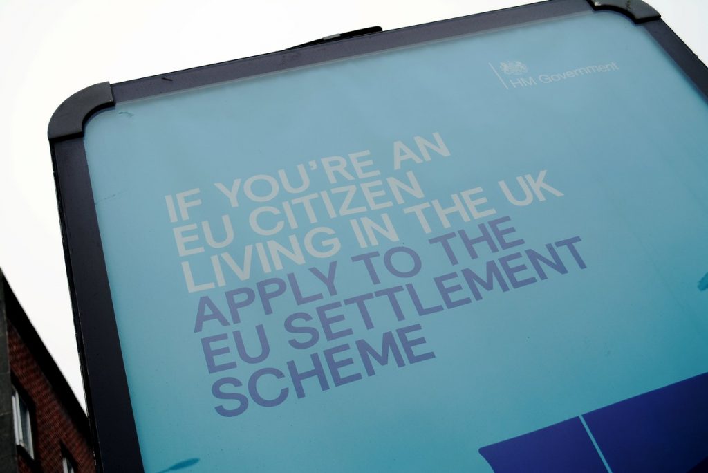 Marea Britanie: Cetăţenii UE vor primi stimulente financiare pentru a părăsi Regatul Unit