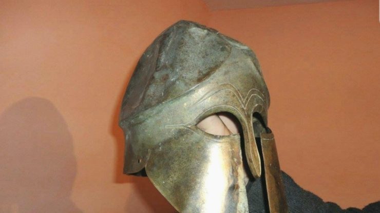 Bărbatul din Iași, care a ținut în pod un coif corintic, vechi de 2.500 de ani, nu poate fi recompensat pentru că nu l-a declarat în 72 de ore