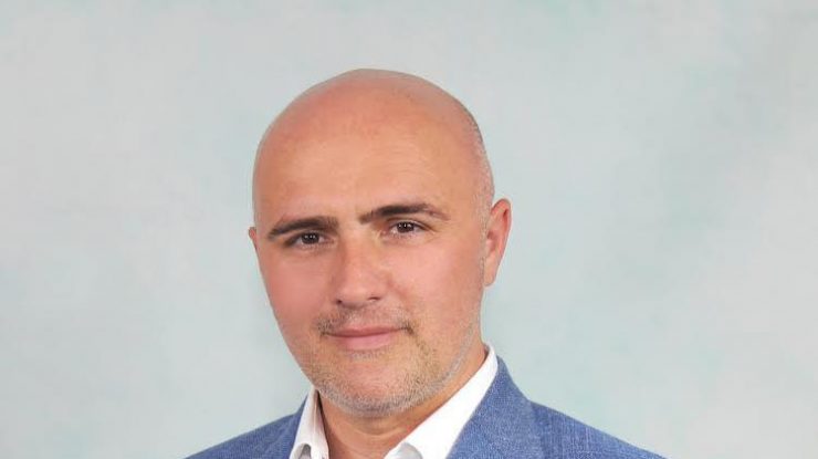 Un deputat AUR a trecut în CV că ştie să folosească telefonul mobil