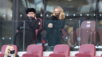 emma-benton-hughes-west-ham-united-london-fotbal-premier-league-director-actrita-porno