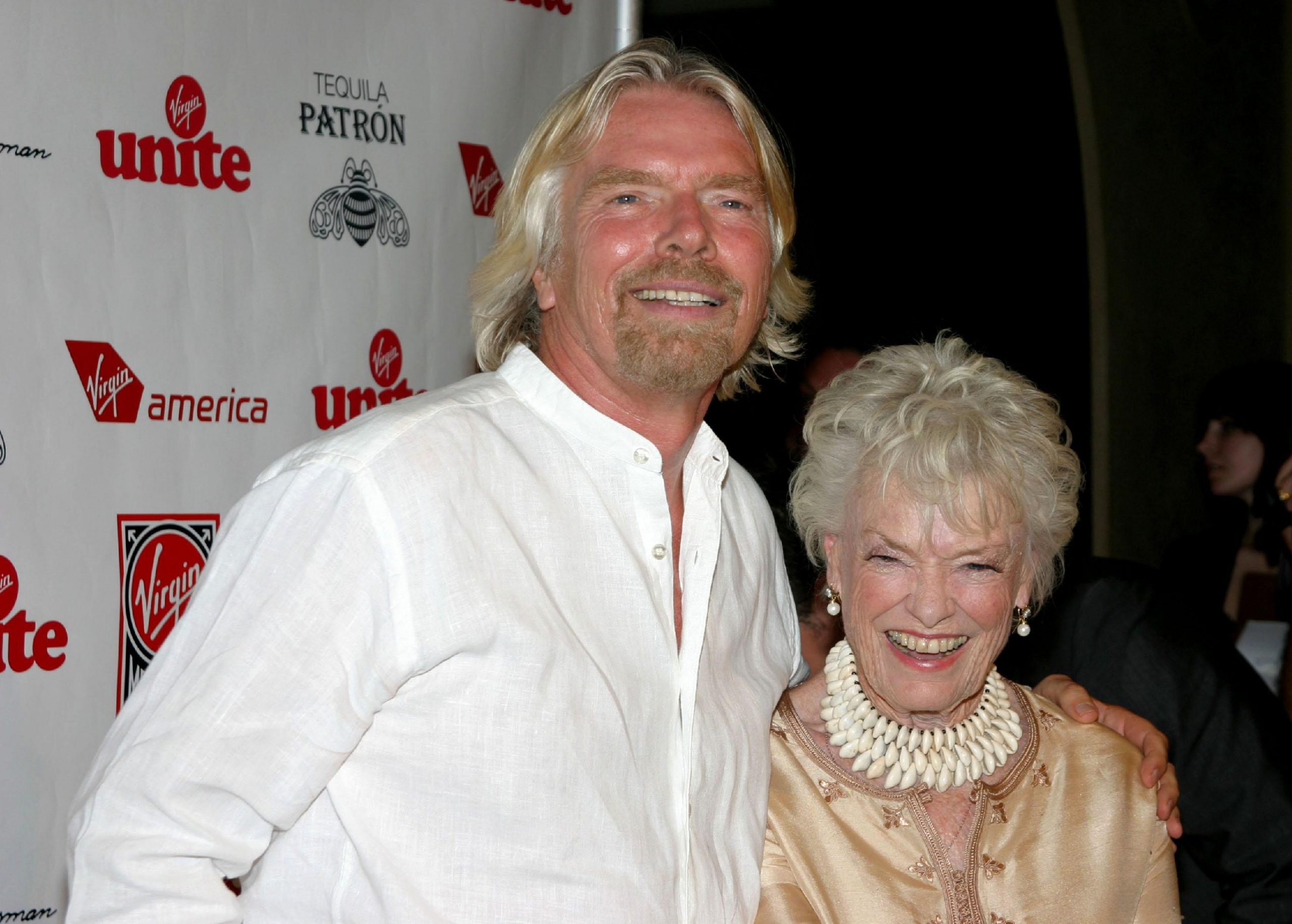 Mama lui Richard Branson a murit din cauza Covid-19. Cum a trăit femeia care a fost primul investitor al lui Branson